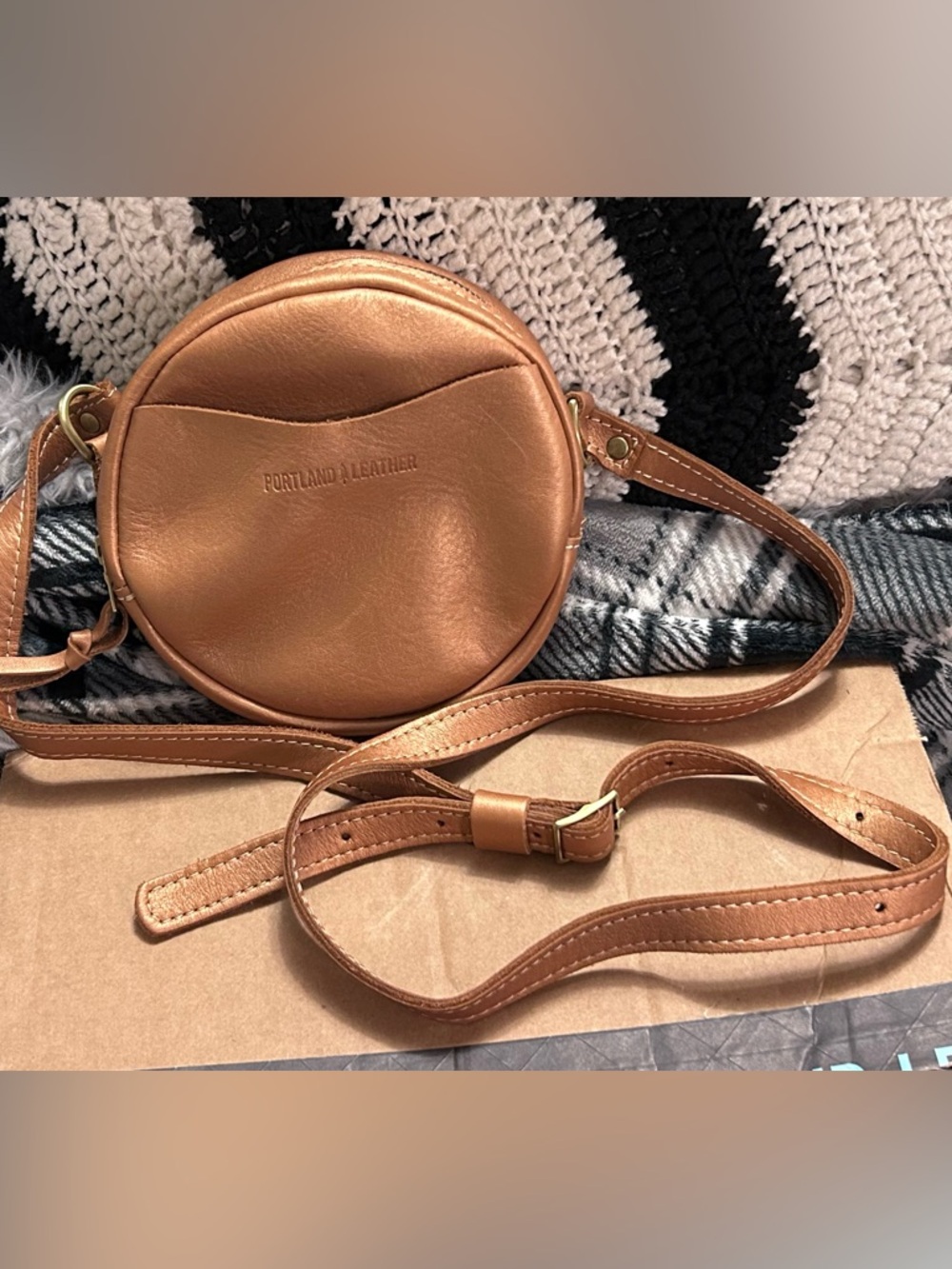 Portland Leather Goods Sm Circle Crossbody HAVA EUC full grain PLG purse bag
